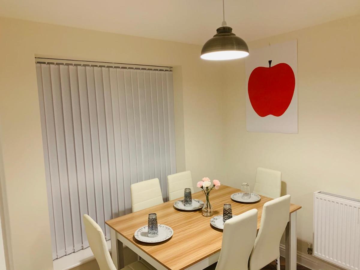 Whyte, Modern 3 Bed House With Garden, Sleeps 9, Free Parking, Sittingbourne City Centre, Kent Exterior foto