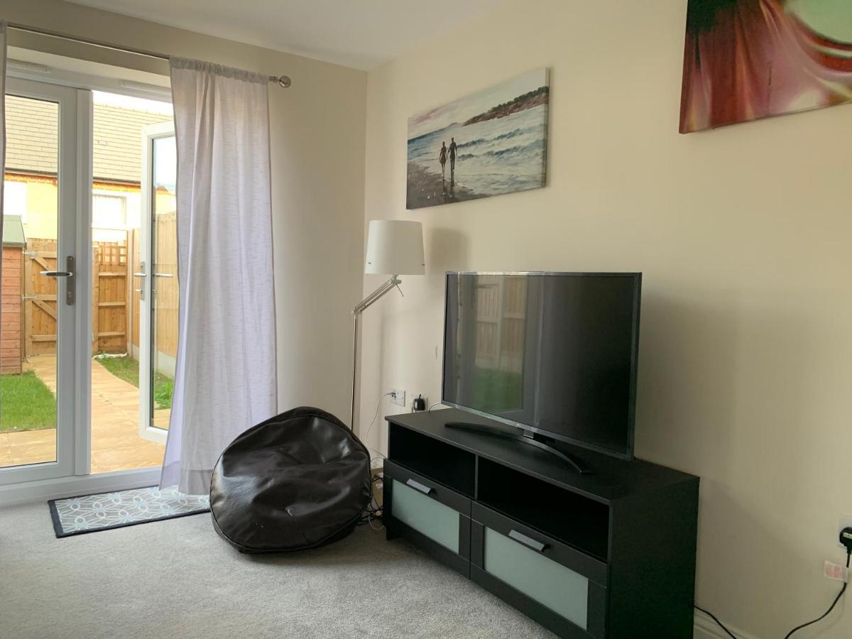 Whyte, Modern 3 Bed House With Garden, Sleeps 9, Free Parking, Sittingbourne City Centre, Kent Exterior foto